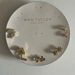 5 gold and diamond like stud earrings